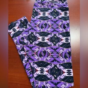 Small maleficent face and crows Purple Patterned Leggings